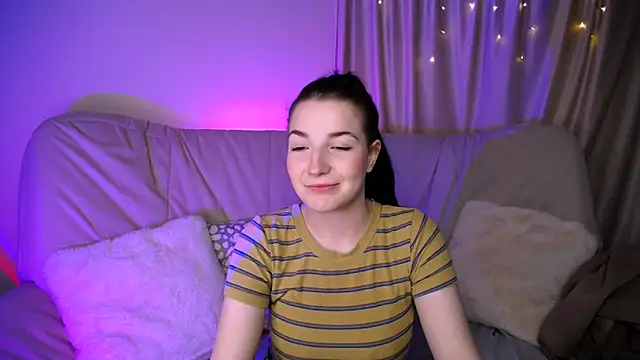 Snapshot of AliceChanel chatting on May 2026 03:47:01 AM AliceChanel online show from May 2026 03:47:01 AM