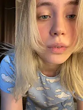 Snapshot of LovelyMiu chatting on February 2026 02:15:02 PM LovelyMiu online show from February 2026 02:15:02 PM