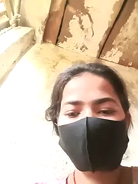 Snapshot of Sunali_Bendre chatting on February 2026 01:59:02 AM Sunali Bendre online show from February 2026 01:59:02 AM