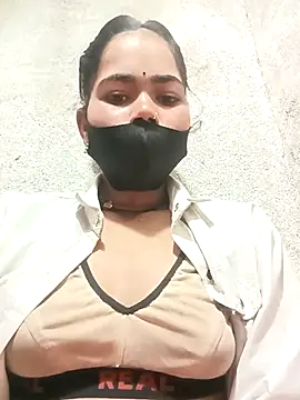 Sunali Bendre online show from April 2026 01:06:02 AM