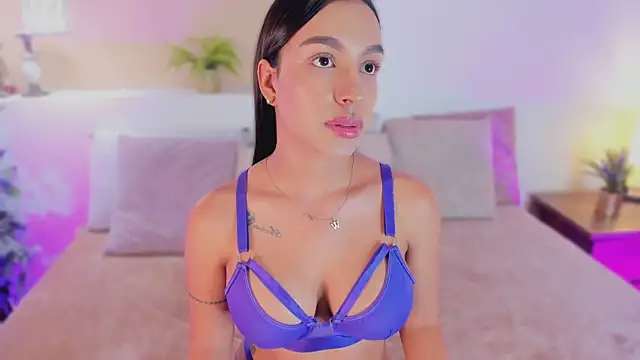Snapshot of xiomara_cortes chatting on May 2026 07:44:01 PM xiomara cortes online show from May 2026 07:44:01 PM