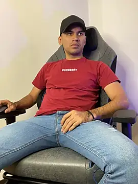 HAMILTONG12 online show from February 2026 10:49:01 PM