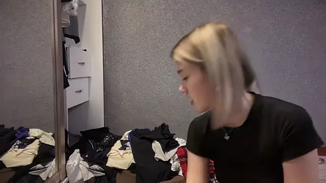 lilXdomiii online show from February 2026 01:40:01 PM