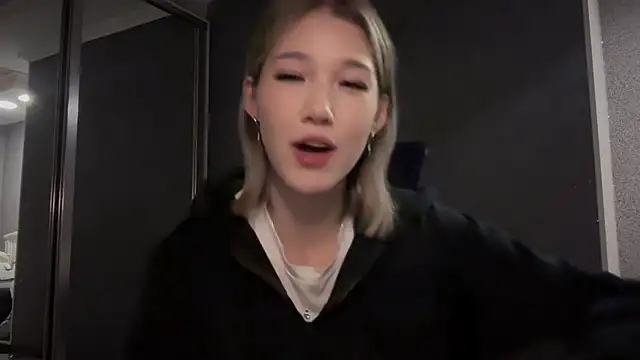 lilXdomiii online show from March 2026 06:56:01 PM