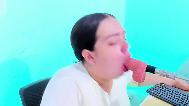 Snapshot of Emely_pregnantt chatting on February 2026 10:37:02 PM Emely pregnantt online show from February 2026 10:37:02 PM