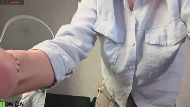 Snapshot of Ann_Annise chatting on February 2026 01:28:01 AM Ann Annise online show from February 2026 01:28:01 AM