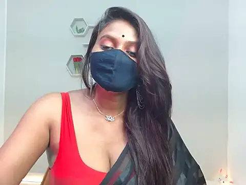 Hotginni4 online show from May 2026 06:09:01 PM