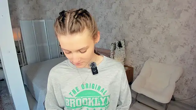 Snapshot of LianneBynon chatting on February 2026 08:09:01 AM LianneBynon online show from February 2026 08:09:01 AM