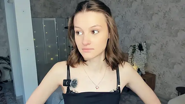 Snapshot of LianneBynon chatting on February 2026 08:30:02 AM LianneBynon online show from February 2026 08:30:02 AM