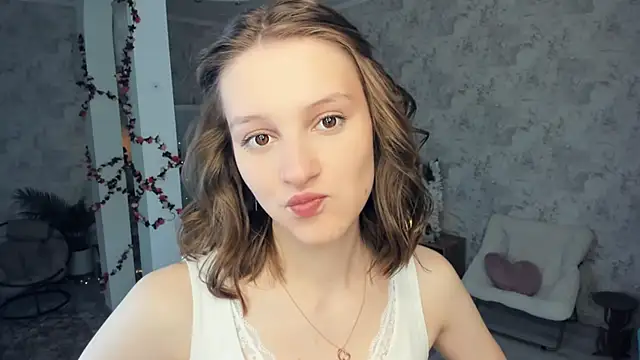 Snapshot of LianneBynon chatting on February 2026 08:02:02 AM LianneBynon online show from February 2026 08:02:02 AM