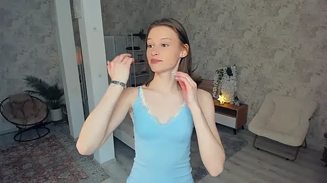 Snapshot of LianneBynon chatting on February 2026 08:46:02 AM LianneBynon online show from February 2026 08:46:02 AM