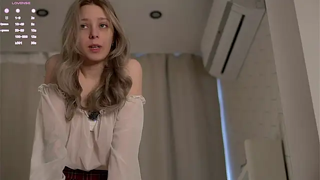 Snapshot of LeeryWonder chatting on February 2026 01:33:01 AM LeeryWonder online show from February 2026 01:33:01 AM