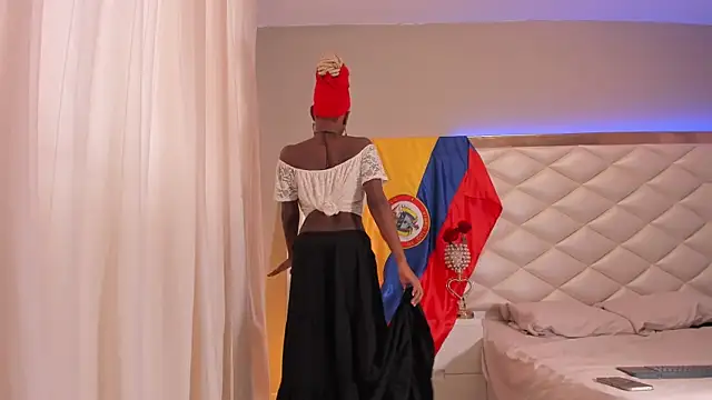 Snapshot of EvelynDivine chatting on February 2026 01:04:01 PM EvelynDivine online show from February 2026 01:04:01 PM