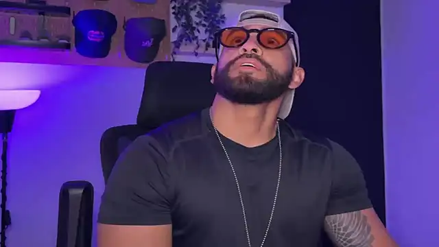 SamDornan51 online show from April 2026 01:44:01 AM