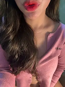 Snapshot of QuynhAnh_2k1 chatting on February 2026 07:02:01 AM QuynhAnh 2k1 online show from February 2026 07:02:01 AM