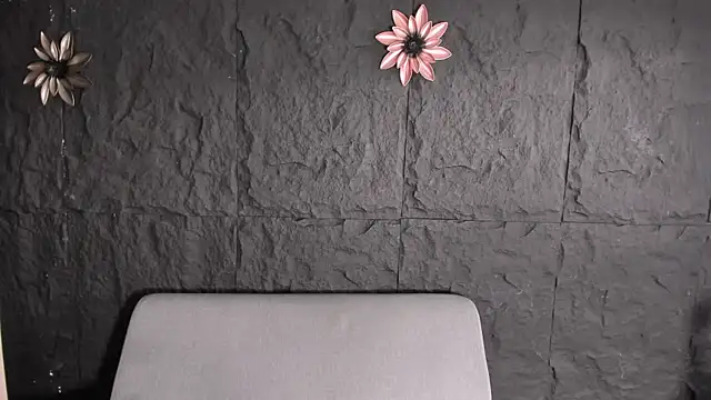 noahWolff  online show from February 2026 10:11:02 PM