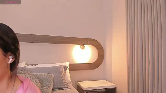Snapshot of Violeta_sum chatting on May 2026 12:46:01 PM Violeta sum online show from May 2026 12:46:01 PM