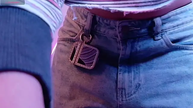 Snapshot of LeaneRous chatting on February 2026 01:03:01 PM LeaneRous online show from February 2026 01:03:01 PM