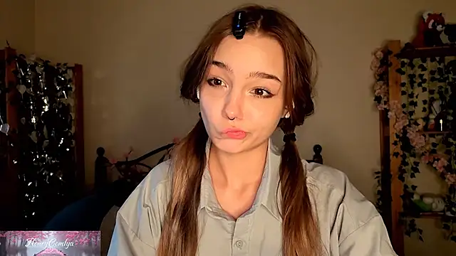 HoneyComfy online show from June 2026 01:03:01 PM