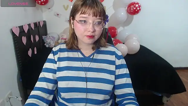 Snapshot of Cherrybloom692 chatting on February 2026 06:20:01 AM Cherrybloom692 online show from February 2026 06:20:01 AM