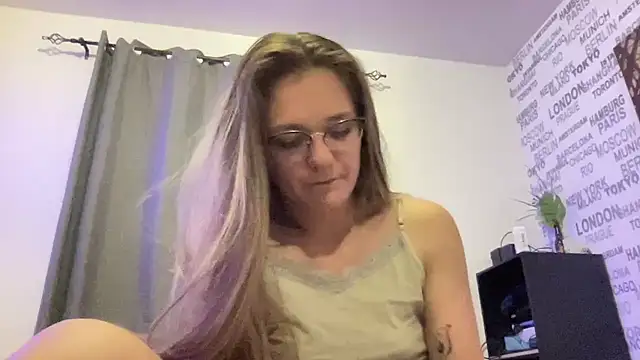 Ninafrisson online show from March 2026 09:18:02 PM