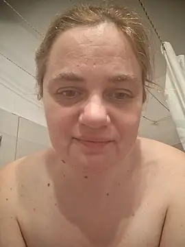 Snapshot of VitniKis chatting on February 2026 08:25:02 PM VitniKis online show from February 2026 08:25:02 PM