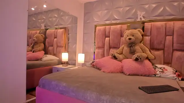 Snapshot of Paris_Velvet chatting on February 2026 09:53:01 PM Paris Velvet online show from February 2026 09:53:01 PM