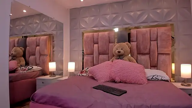 Paris Velvet online show from March 2026 10:58:01 PM