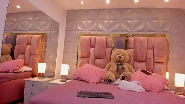 Paris Velvet online show from March 2026 11:11:02 PM