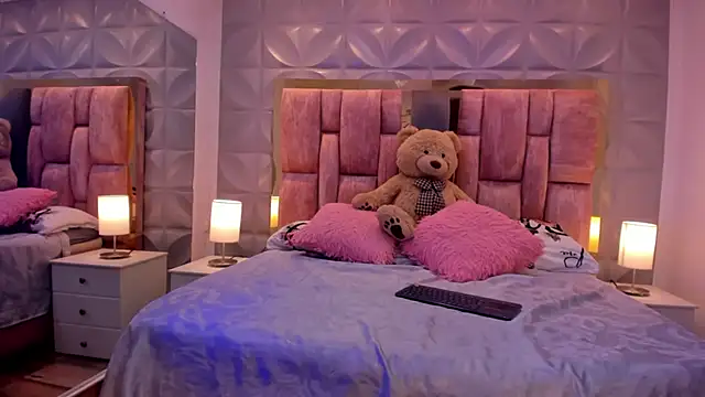 Paris Velvet online show from March 2026 10:31:02 PM