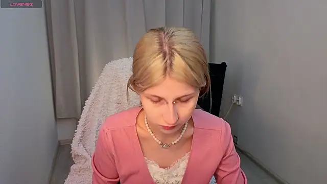 Snapshot of alicedews chatting on February 2026 09:35:02 PM alicedews online show from February 2026 09:35:02 PM