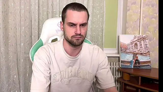 Snapshot of Cari__ chatting on March 2026 07:32:01 PM Cari online show from March 2026 07:32:01 PM