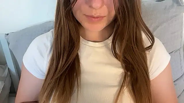 Snapshot of Lucyschickt chatting on May 2026 01:31:01 PM Lucyschickt online show from May 2026 01:31:01 PM
