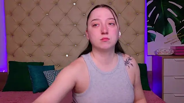 Snapshot of AwaMax chatting on February 2026 05:51:01 AM AwaMax online show from February 2026 05:51:01 AM