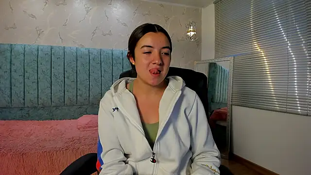 Snapshot of Tara_Parker chatting on February 2026 12:13:02 PM Tara Parker online show from February 2026 12:13:02 PM