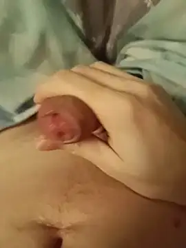 Snapshot of CutxeFrench chatting on February 2026 07:03:02 PM CutxeFrench online show from February 2026 07:03:02 PM