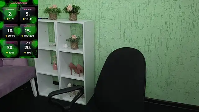 Lily Luxee online show from March 2026 09:37:01 AM