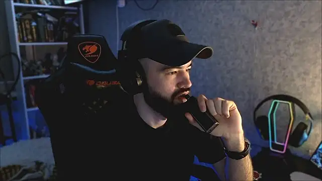 Snapshot of _Mostly_ chatting on March 2026 03:03:02 AM Mostly online show from March 2026 03:03:02 AM