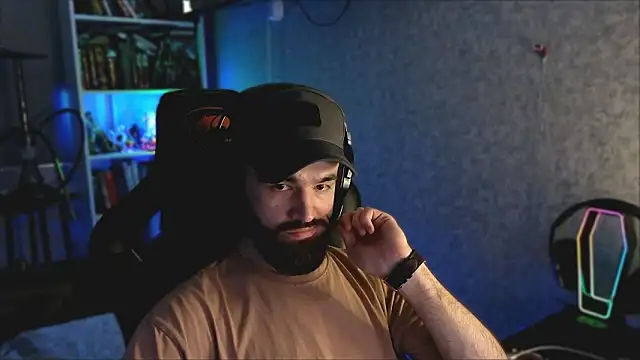 Snapshot of _Mostly_ chatting on March 2026 04:48:01 PM Mostly online show from March 2026 04:48:01 PM