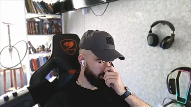 Snapshot of _Mostly_ chatting on March 2026 06:28:02 AM Mostly online show from March 2026 06:28:02 AM