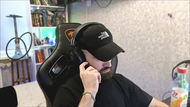 Snapshot of _Mostly_ chatting on March 2026 04:19:01 AM Mostly online show from March 2026 04:19:01 AM