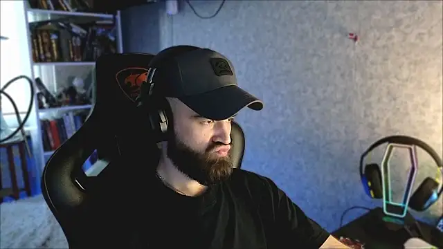 Snapshot of _Mostly_ chatting on March 2026 03:29:01 PM Mostly online show from March 2026 03:29:01 PM