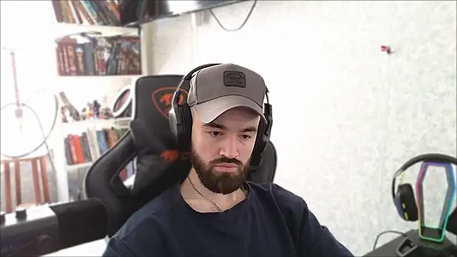 Snapshot of _Mostly_ chatting on March 2026 06:28:02 AM Mostly online show from March 2026 06:28:02 AM