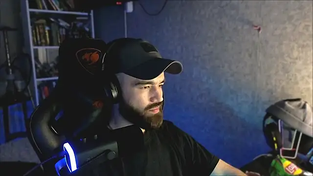 Snapshot of _Mostly_ chatting on April 2026 10:51:02 PM Mostly online show from April 2026 10:51:02 PM