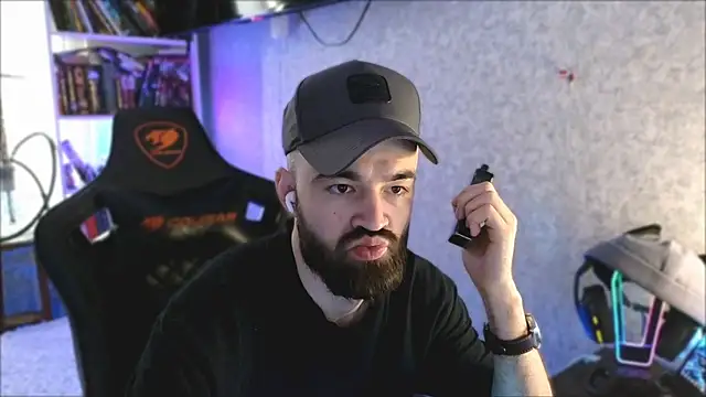 Snapshot of _Mostly_ chatting on April 2026 07:28:01 AM Mostly online show from April 2026 07:28:01 AM