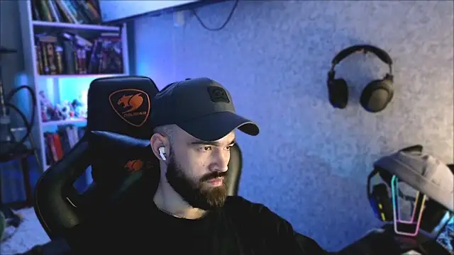 Snapshot of _Mostly_ chatting on April 2026 08:39:01 PM Mostly online show from April 2026 08:39:01 PM