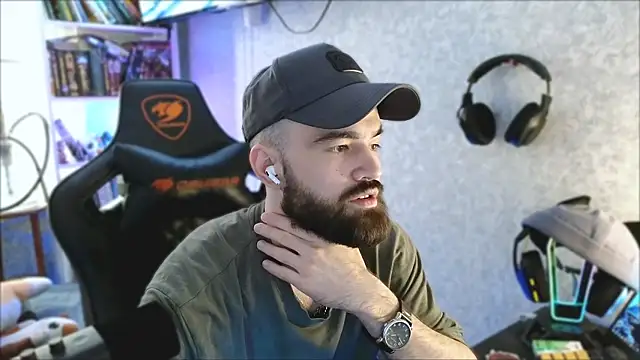 Snapshot of _Mostly_ chatting on April 2026 10:48:01 AM Mostly online show from April 2026 10:48:01 AM