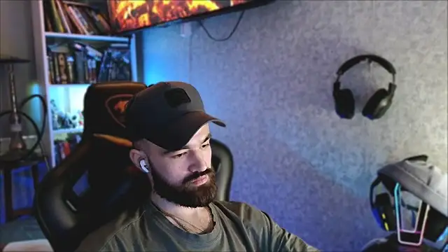 Snapshot of _Mostly_ chatting on April 2026 10:53:01 PM Mostly online show from April 2026 10:53:01 PM