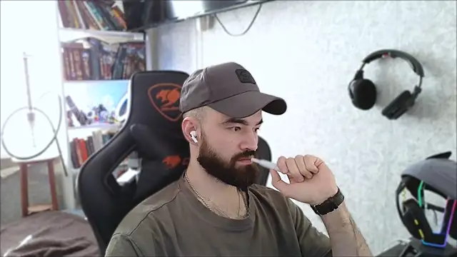 Snapshot of _Mostly_ chatting on April 2026 07:25:02 AM Mostly online show from April 2026 07:25:02 AM