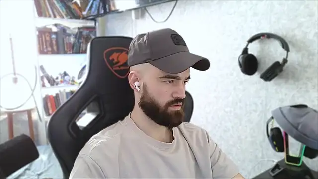 Snapshot of _Mostly_ chatting on April 2026 07:57:01 AM Mostly online show from April 2026 07:57:01 AM